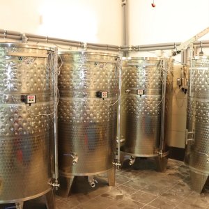 Morena Vineyard, delivery of fermentation tanks and execution of their cooling installation, July 2021