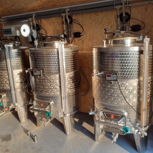 Jakub Górski Vineyard, Lower Silesia, cooling system of 6 tanks, August 2019